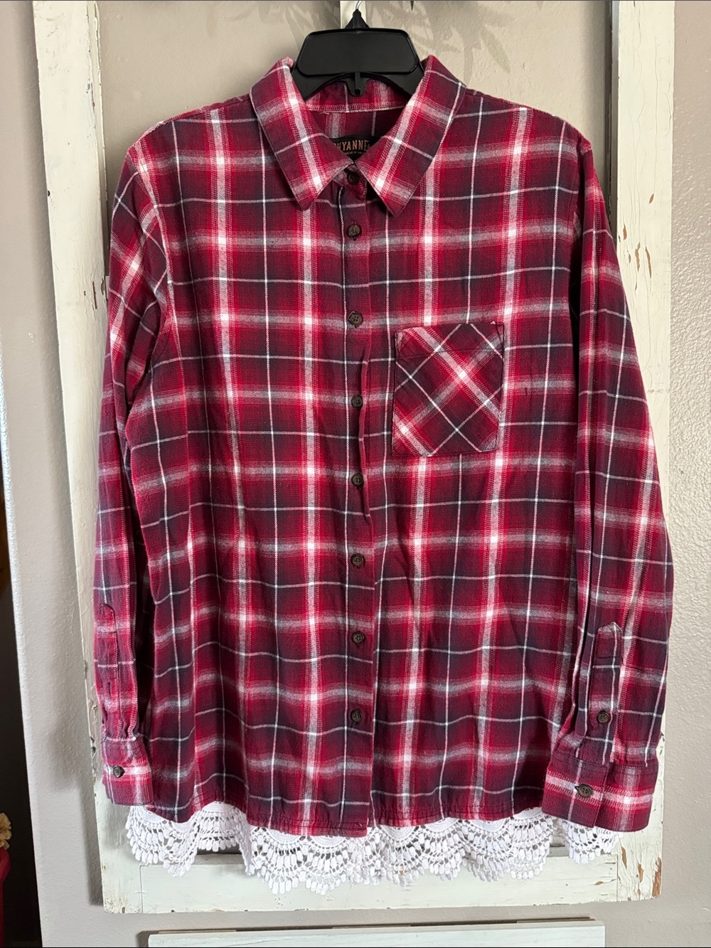 Shyanne Red Plaid women’s flannel Button-Down Shirt -like new!